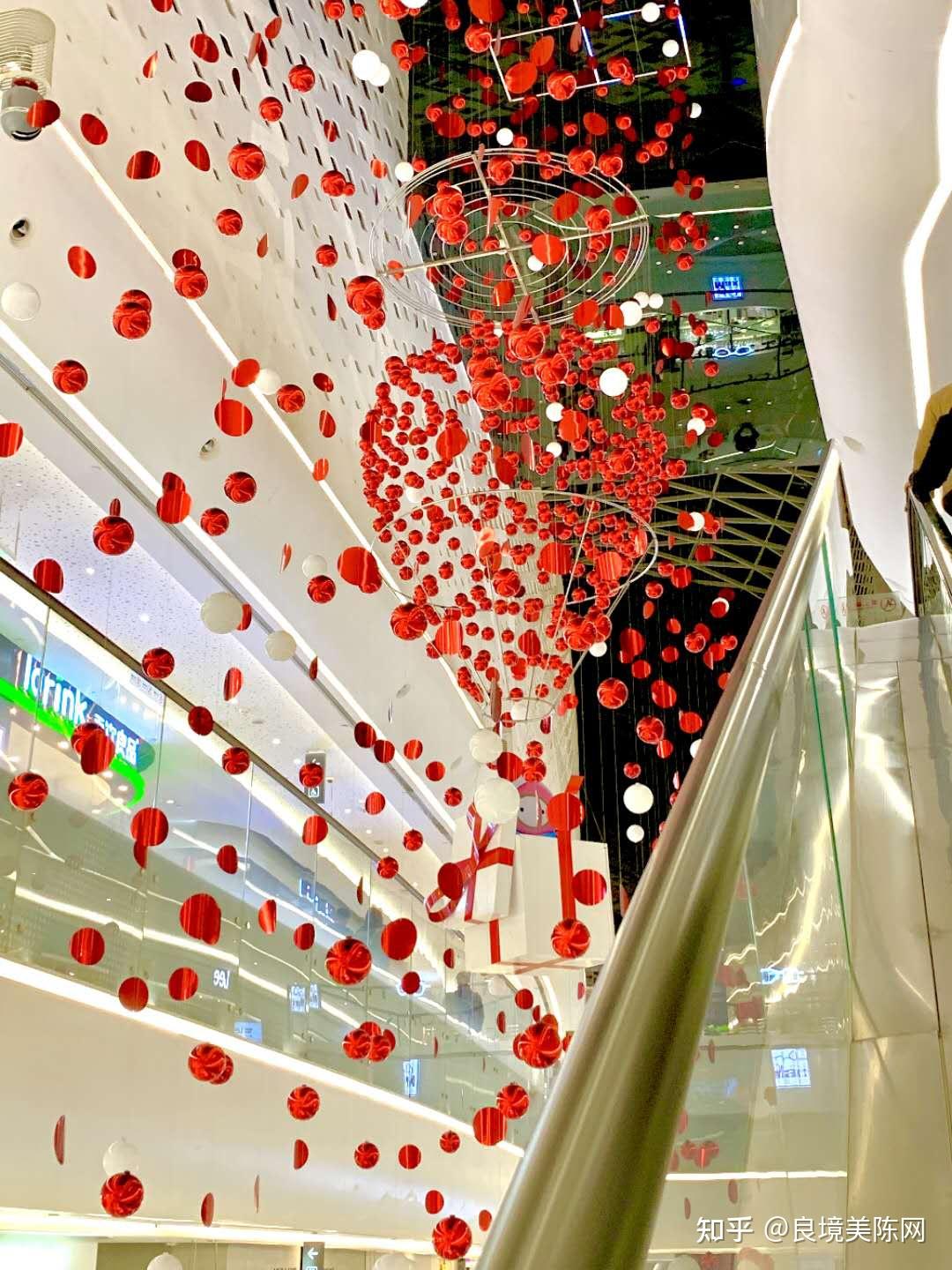 万达广场圣诞美陈装置上良境商城