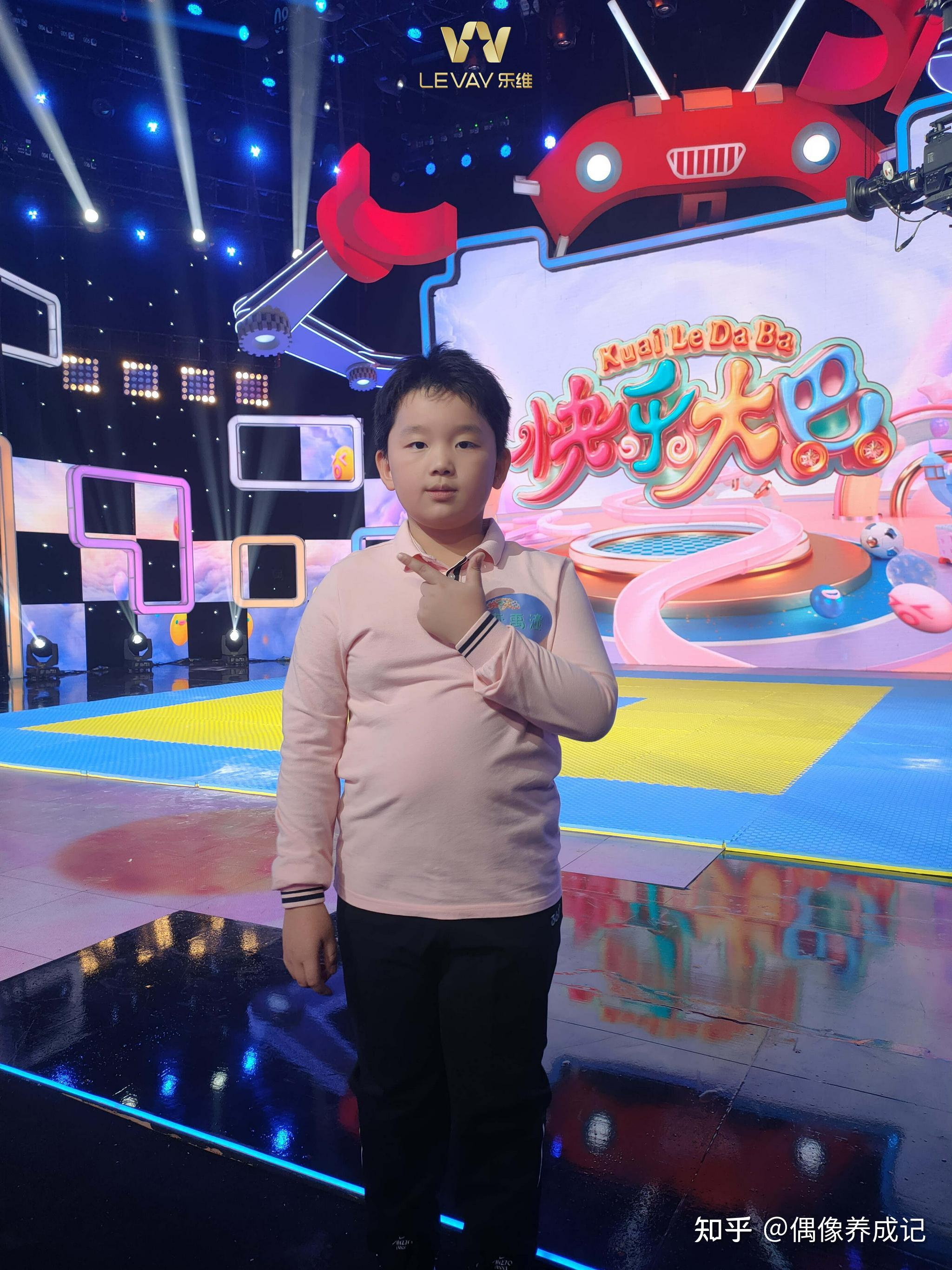 乐维文化素质偶像熊芮妍李禹潼受邀参加央视快乐大巴节目