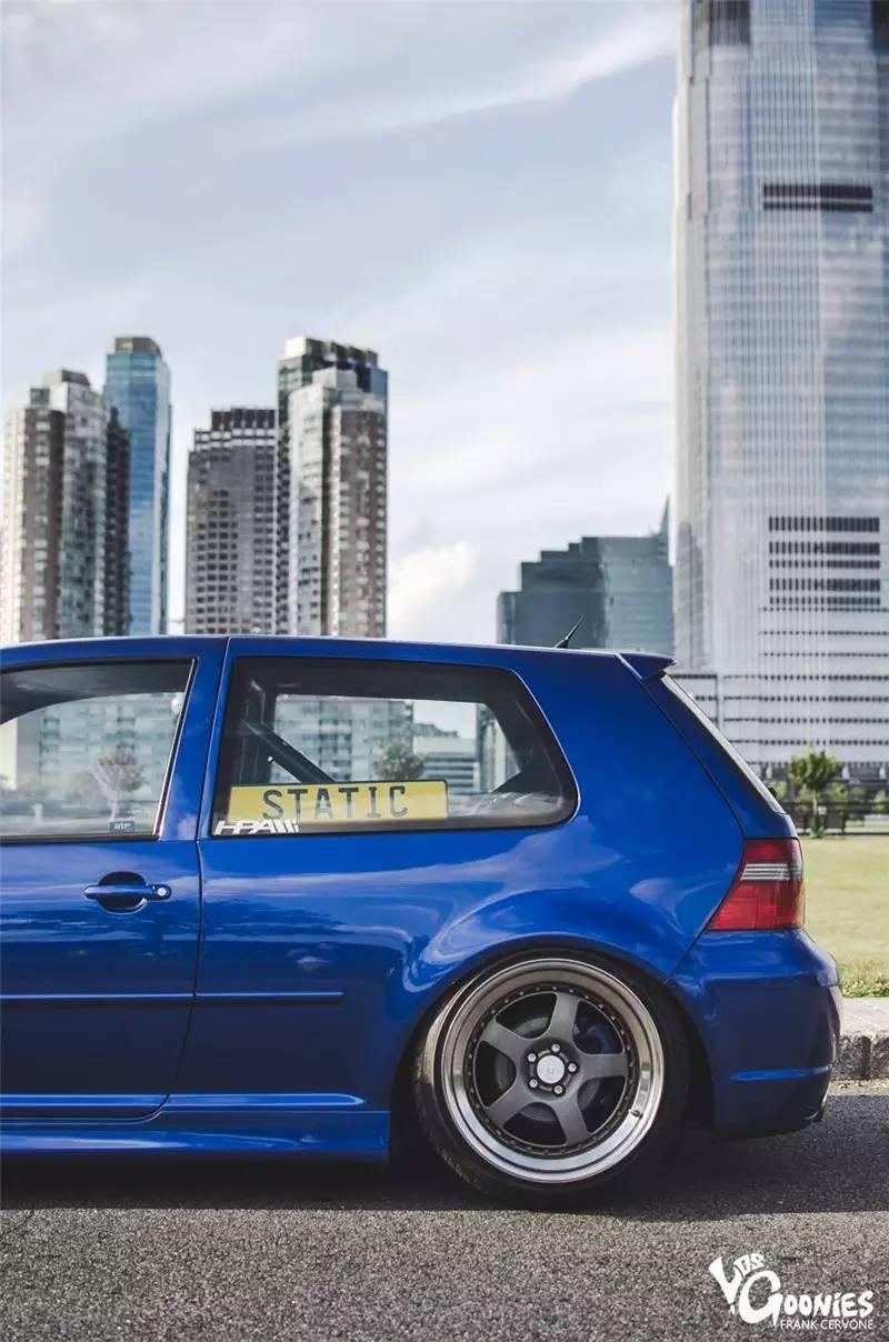 玩车志高尔夫mk4r32内外兼修的性能钢炮