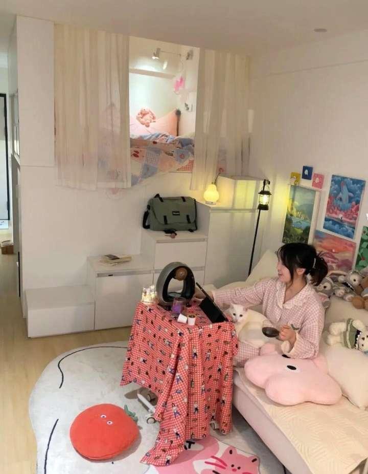 香港一姑娘的房子火了，18㎡竟有2室2厅，还腾出一小阁楼，真高级 - 知乎