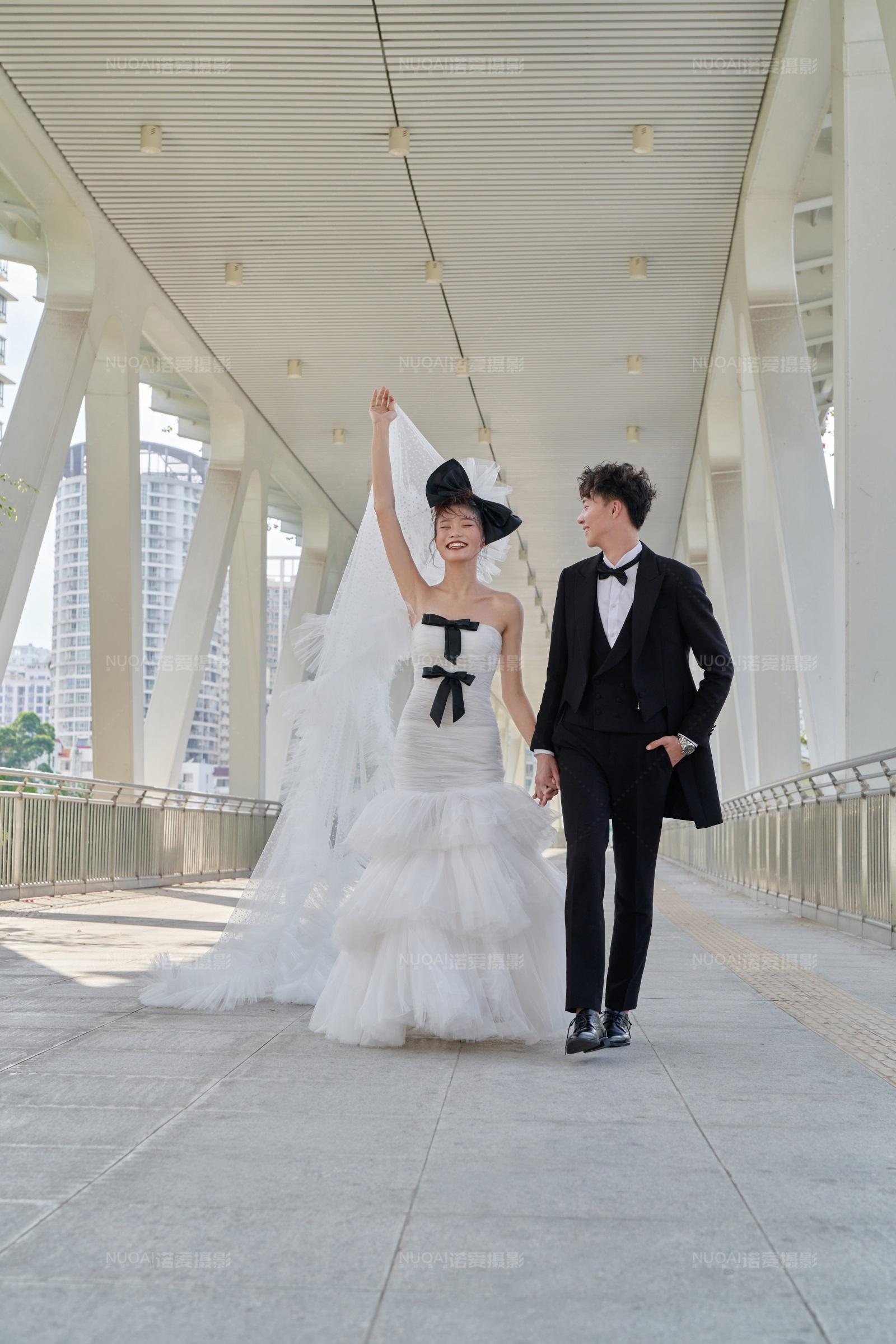 高级感城市街拍婚纱照在南宁就安排一组吧