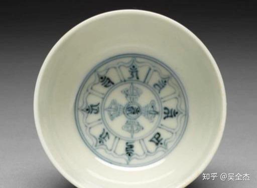 から厳選した 在銘 青磁 皿 4点1セット 山水図 丸皿 中国 中皿 丸皿