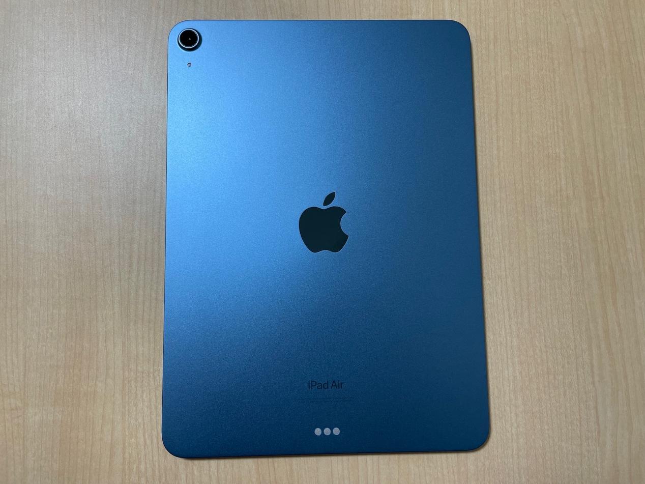 ipad air4买了天蓝色,这次是蓝色.
