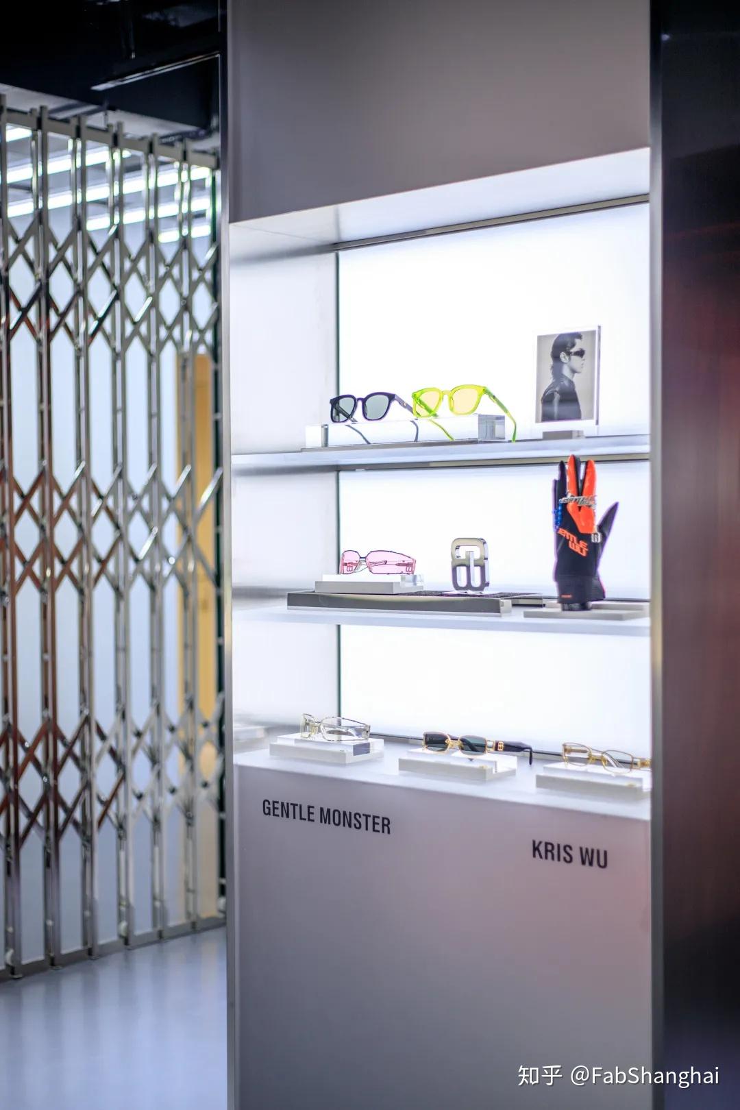 抢先揭秘吴亦凡神秘车库现身淮海中路