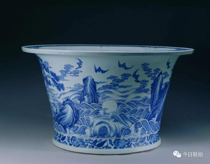 中国古玩　康熙年製 人物　風景　青花　染付　花入　中国美術 清代 明代 清朝期 清康熙青花開光人物故事圖花觚| Chinese Art | 2025 | Sotheby's