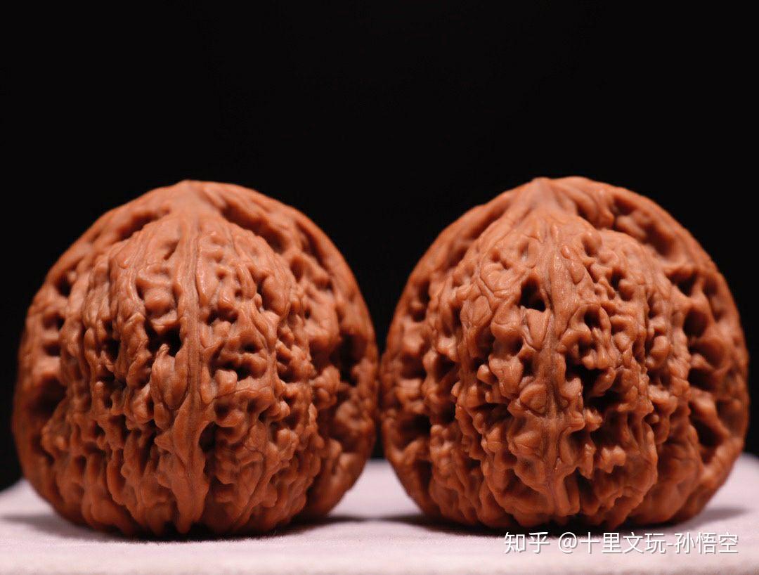 希少文玩核桃 南疆石 極太楞特徴