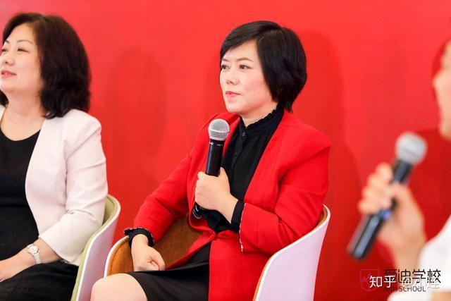 正如刘丽校长在"云致辞"中说道的,虽然全体毕业生无法在这个特别的