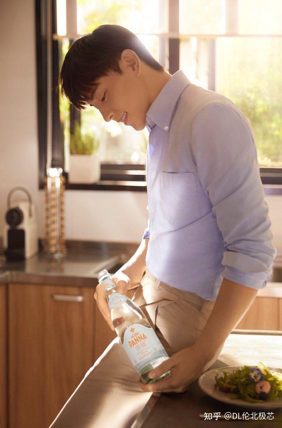 邓伦越来越亮越来越美的芯光