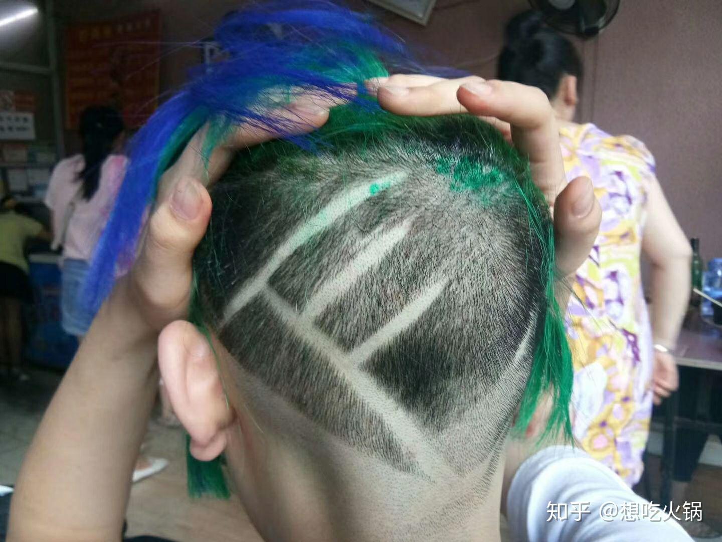 你们觉得女生把脑袋后面的头发剃了怎么样