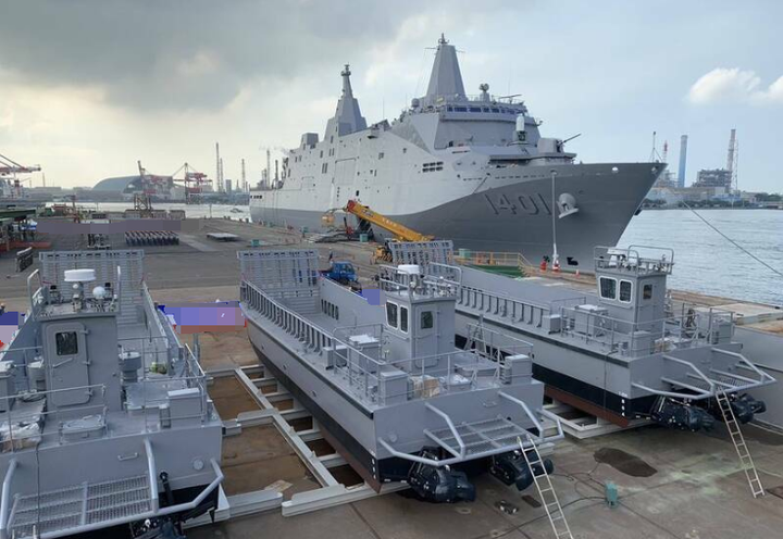 湾湾吹嘘一艘万吨运输舰,至于吗