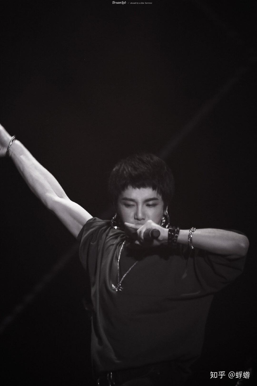 有没有华晨宇壳哥(短发组都行)帅照美图? - 知乎