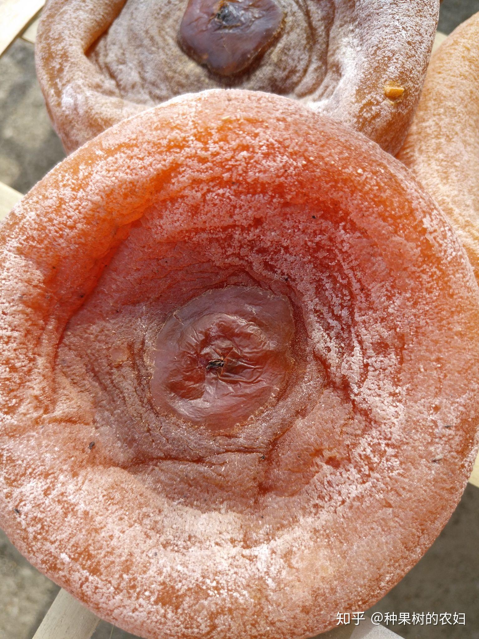 请问这样的表面带黄色的柿饼是发霉了吗商家说因为天气热白柿霜融化了