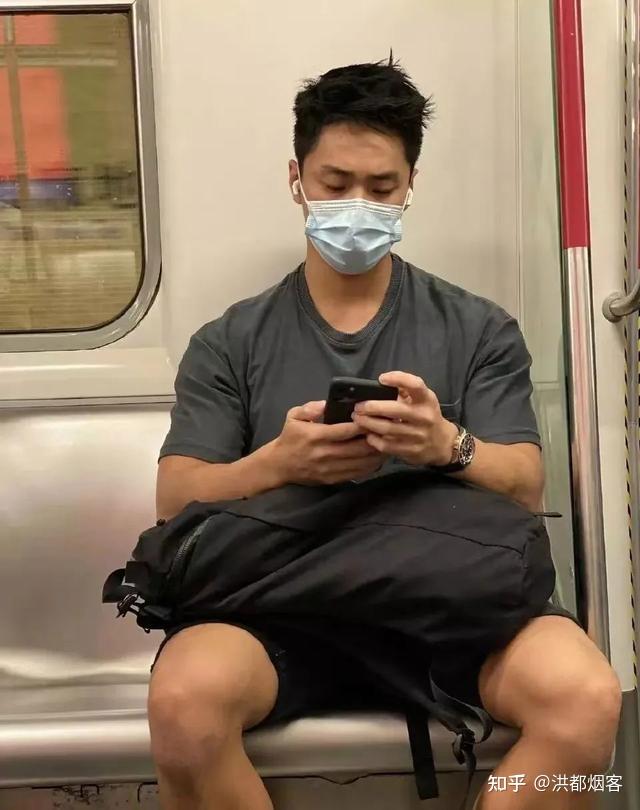 如何评价一铲屎官于天津大学食堂因三名男生说猫屎臭而对其泼饭