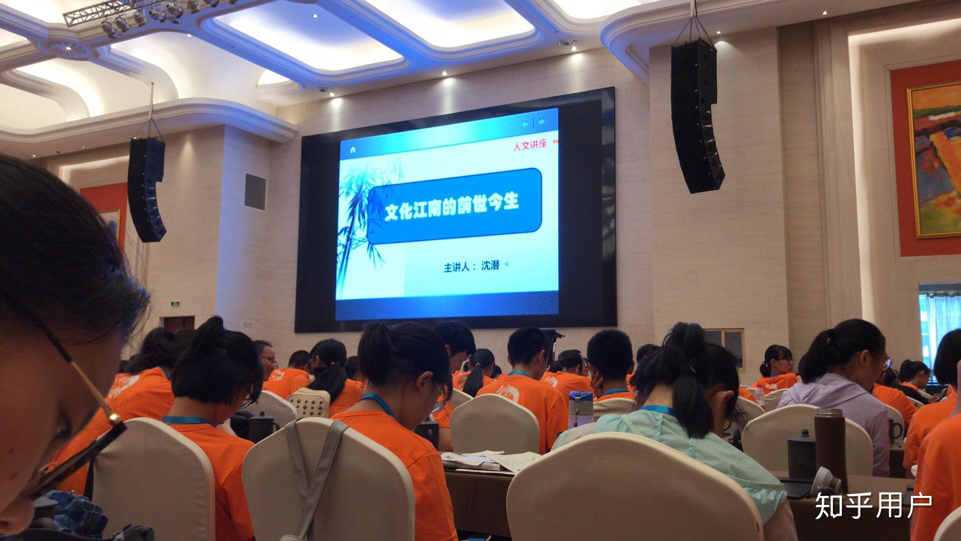 对第一届《高校招生》全国语文创新作文大赛有