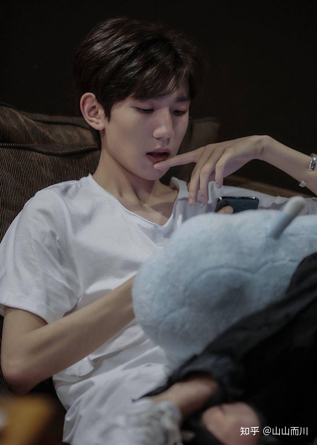 有没有特好看的王源的神图,在线求? - 知乎