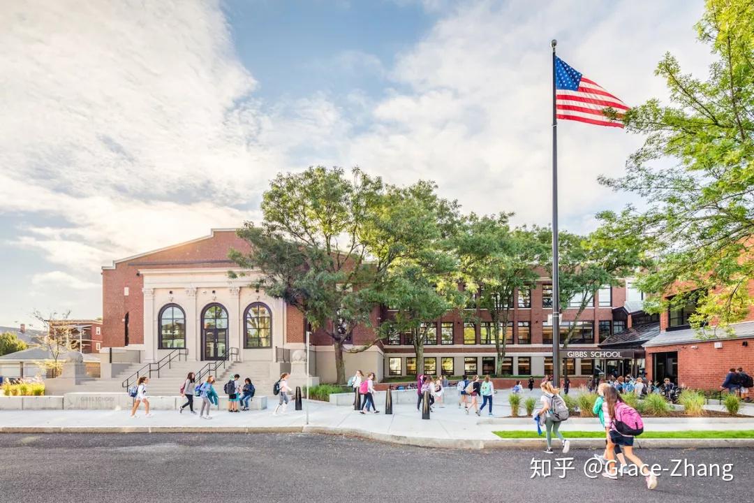 深入 arlington 中心地段的公交路线 77 路直达剑桥市中心,哈佛大学