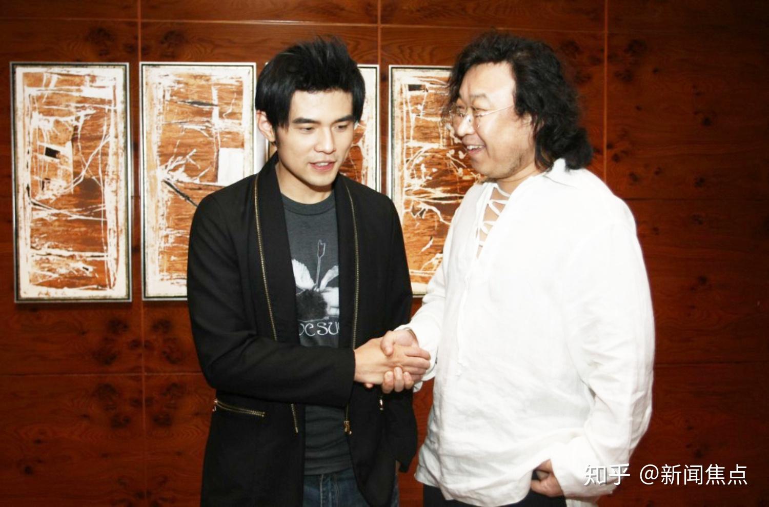 张俊以周杰伦蔡依林谁的母亲更美更时尚