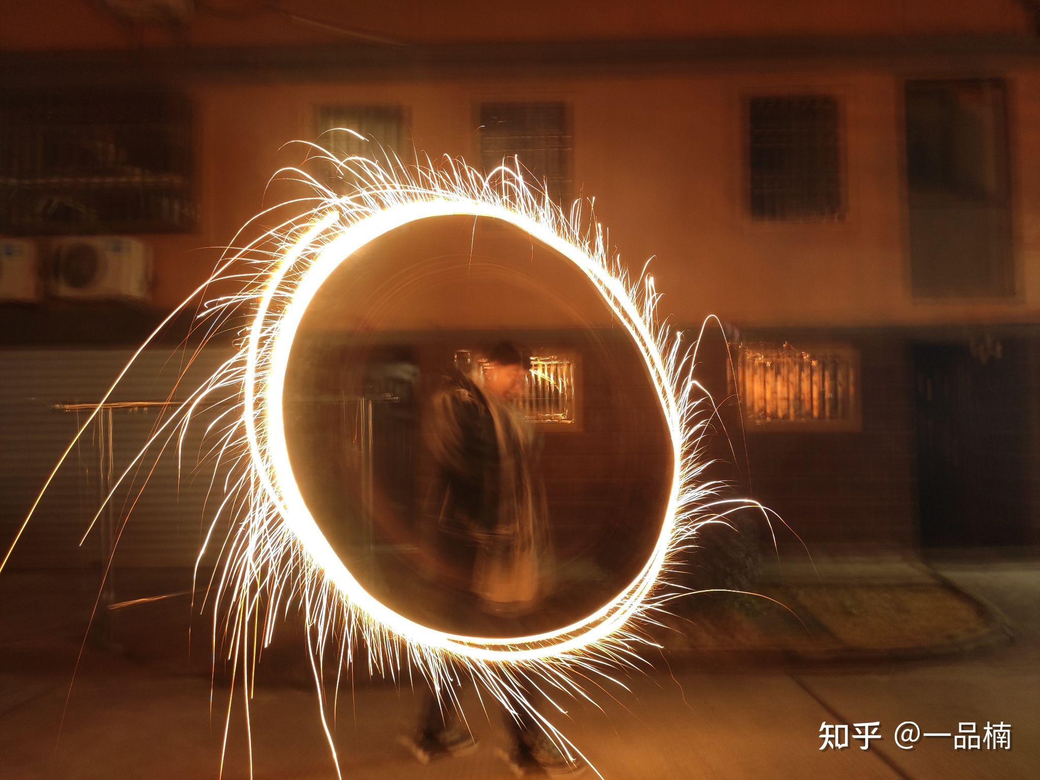 过年如何用手机拍出烟花棒的轨迹图