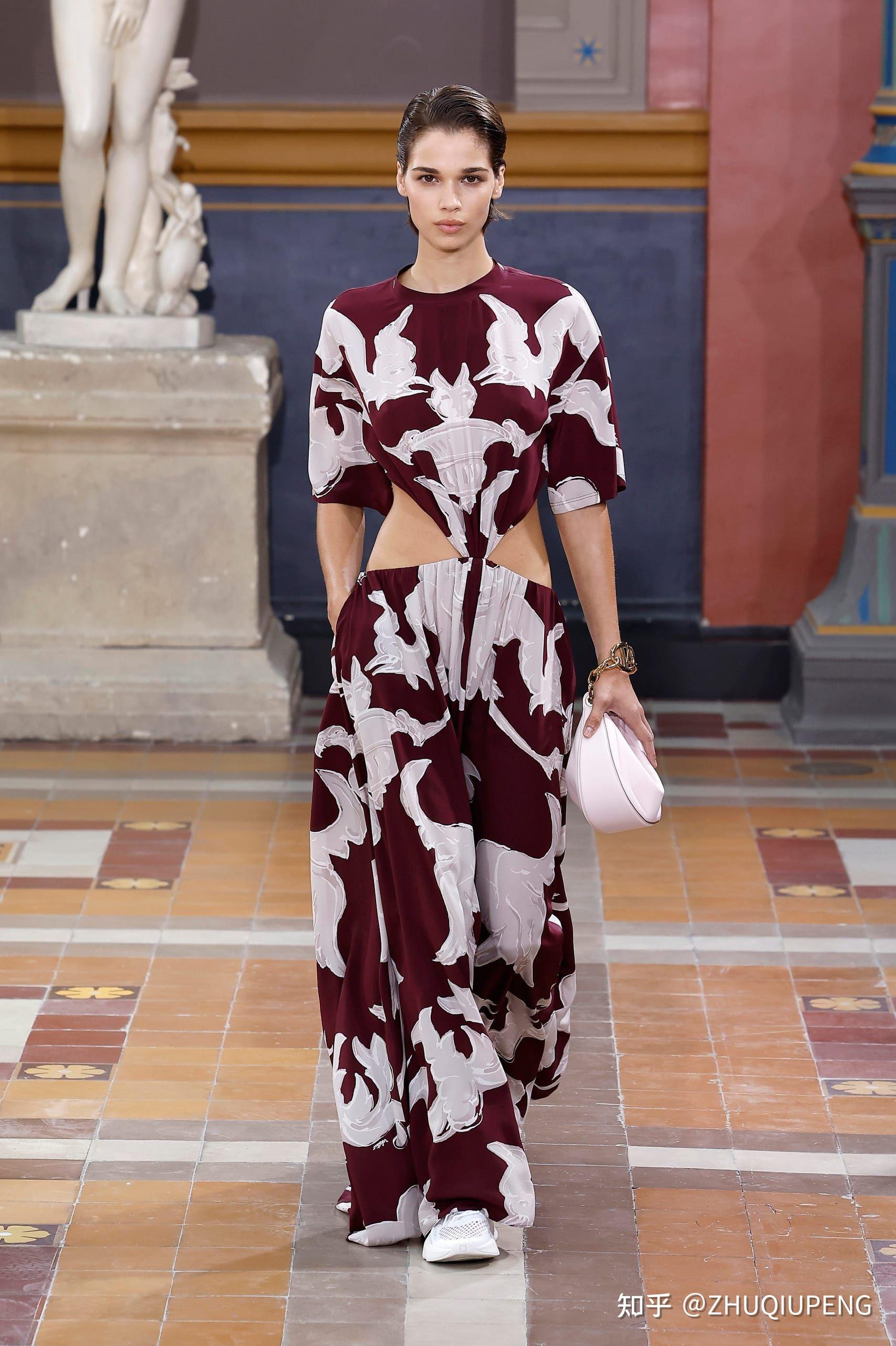 惊艳登场！Valentino 2024巴黎时装周带来全新震撼力作 - 知乎
