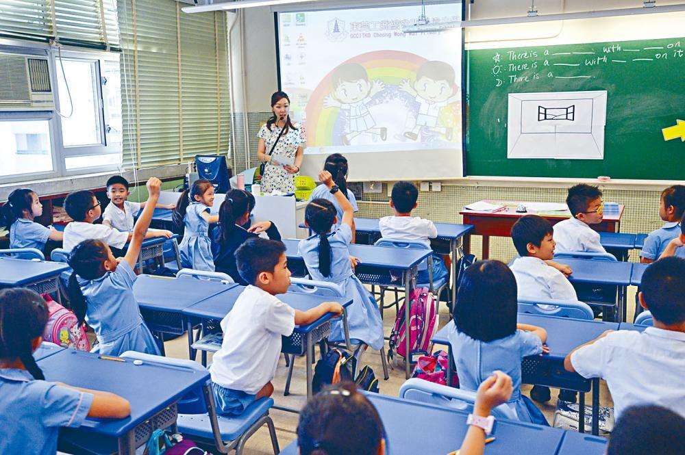 为什么越来越多人想当香港老师?原因是.