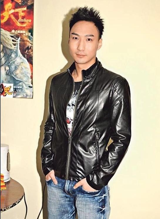 "大侠"徐少强:抛弃糟糠妻,诱雪梨未婚生子,71岁迷上女网红