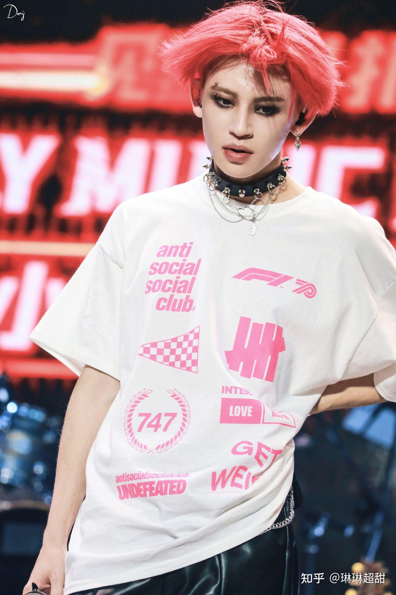 小鬼王琳凯全身照有没有?在线等?