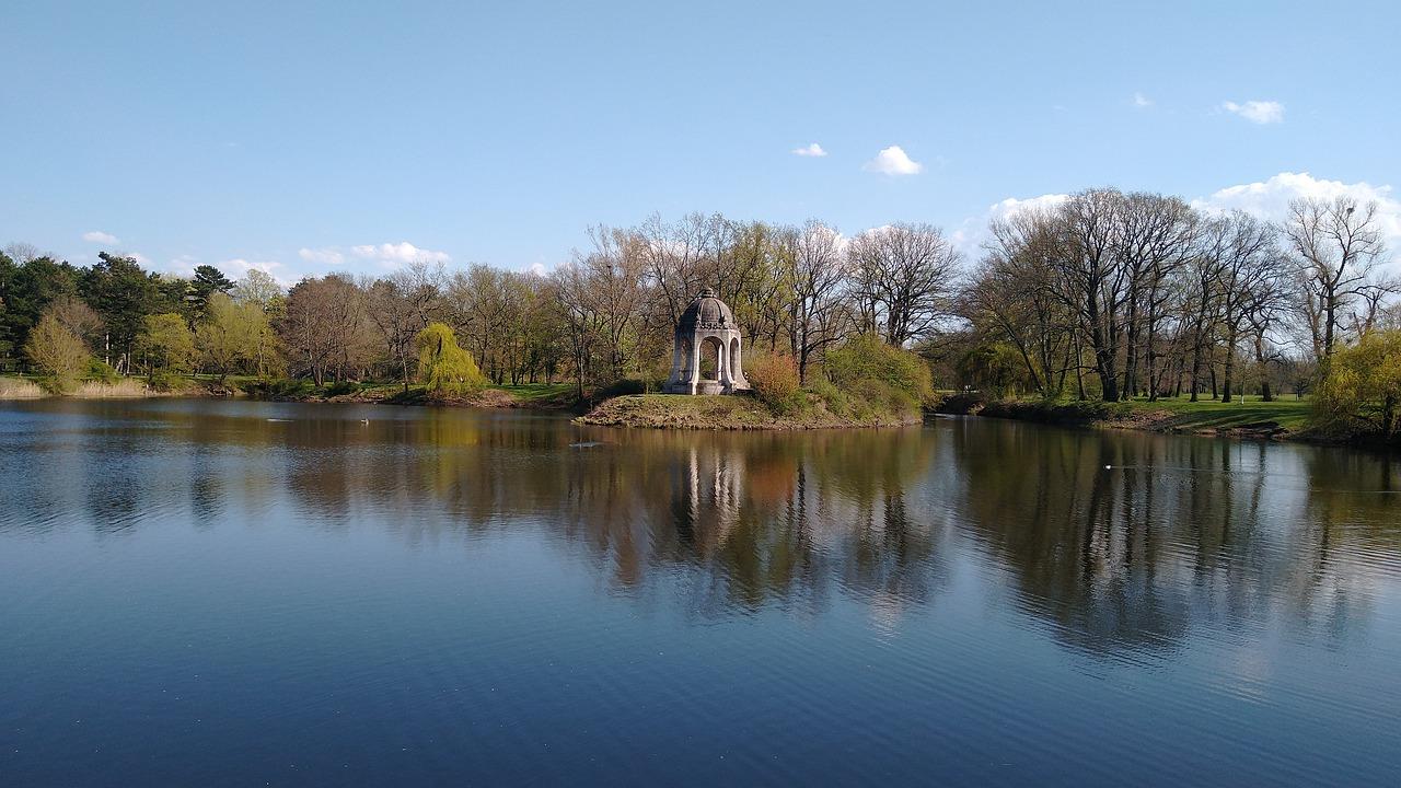 2. 青湖公园周边