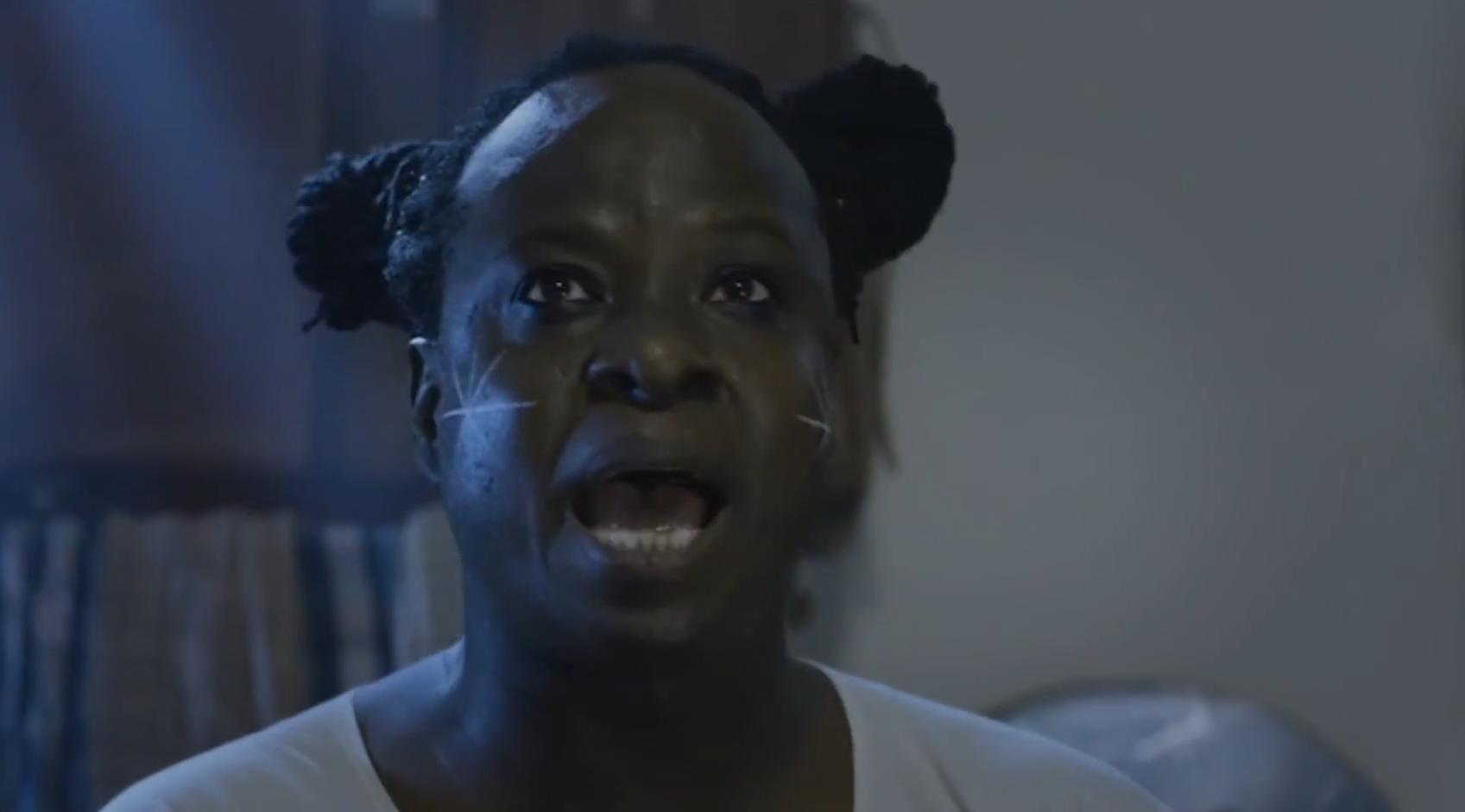 四川方言搞笑配音:你以为飞机上的厕所是公共厕所么,想上就上