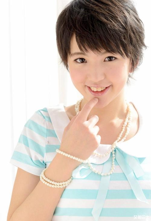 她叫あいださくら(爱田樱)爱田樱1991年出生,18岁时正式出道成为岛国"