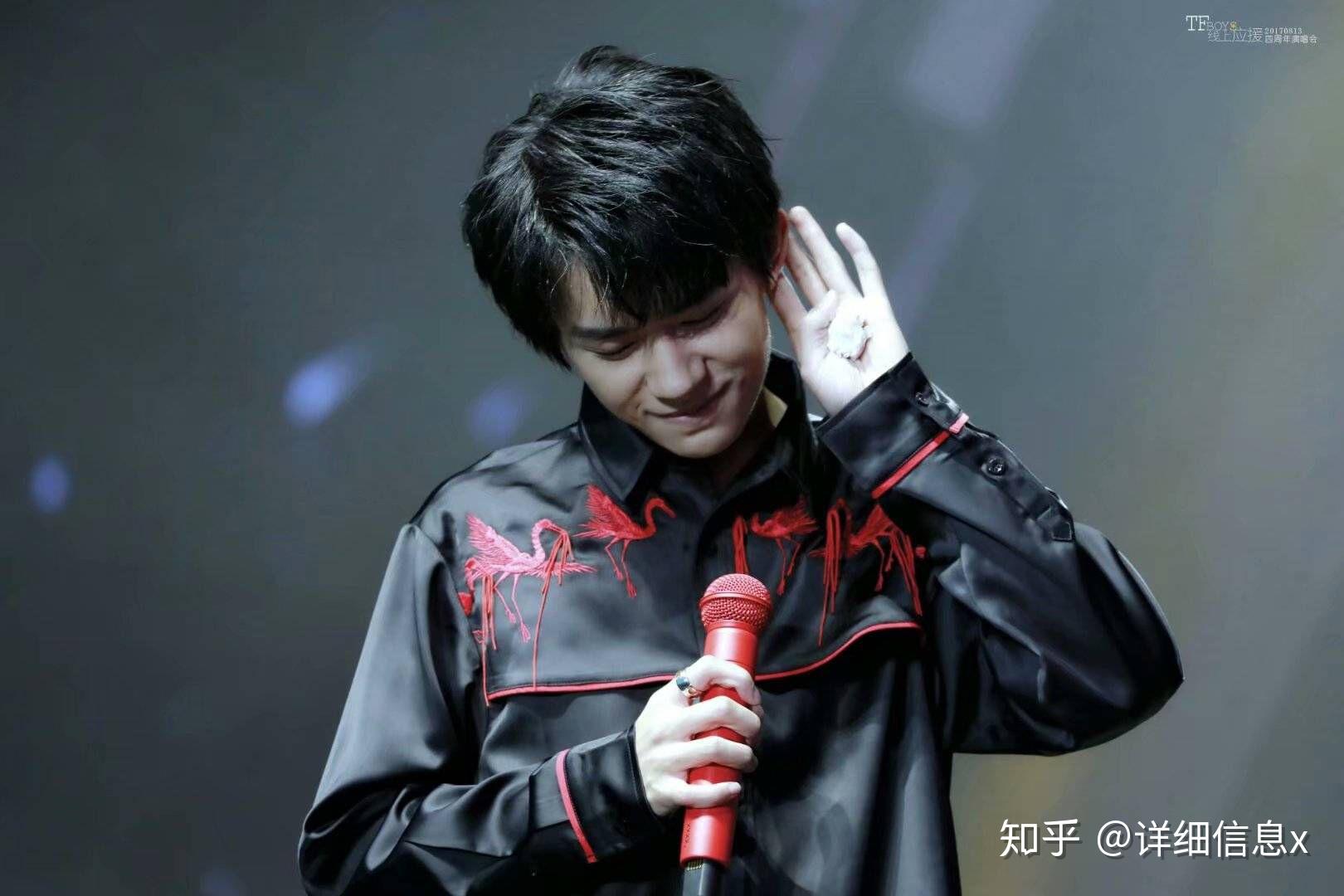 有那些好看的男生图片可以做壁纸