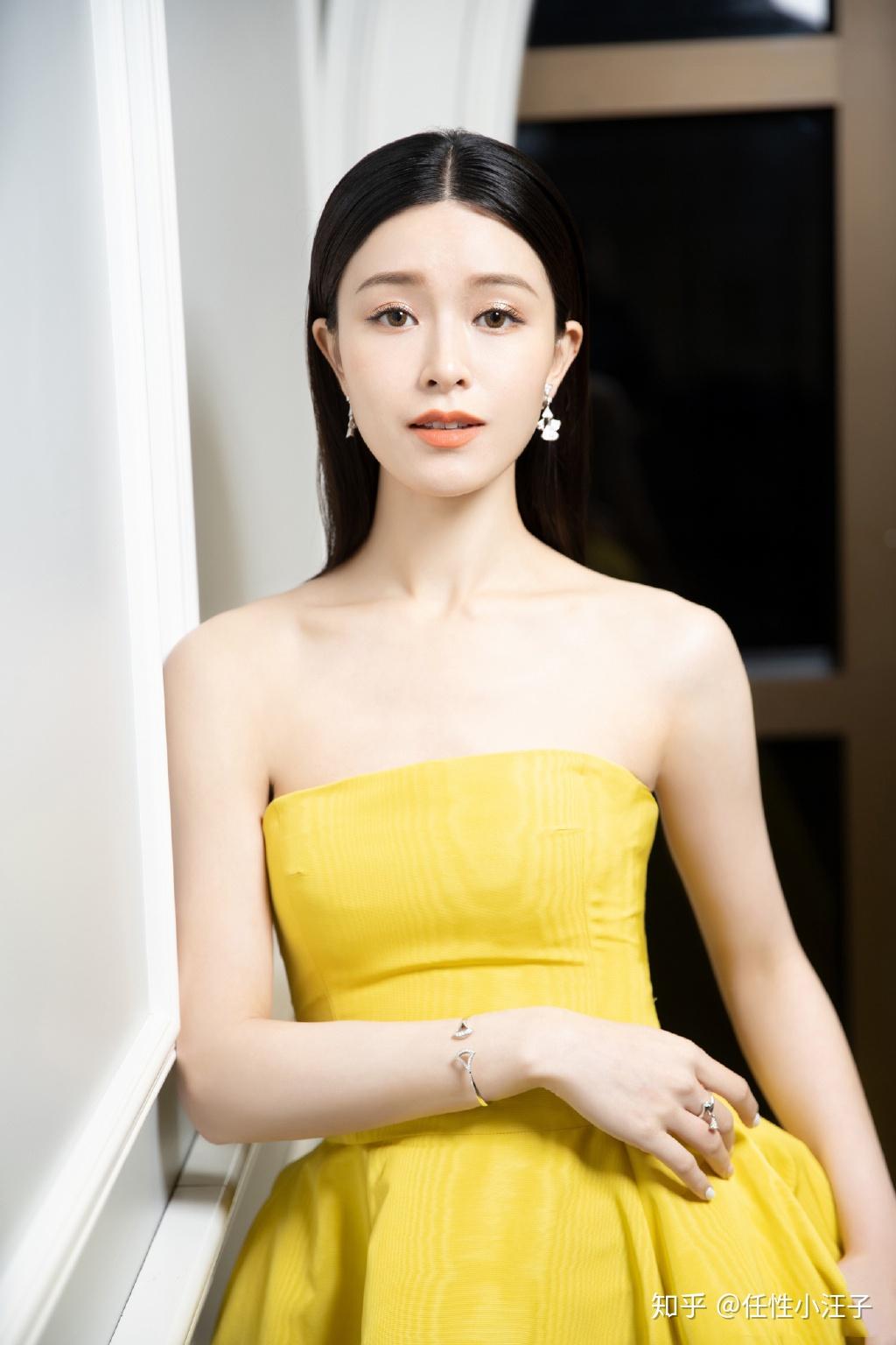 文咏珊一袭明黄色抹胸礼服现身金像奖简约大气十分吸睛