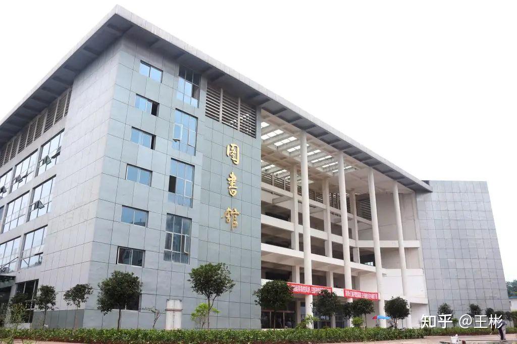 今年中专毕业想继续读又不知道有什么好的学校可以推荐吗