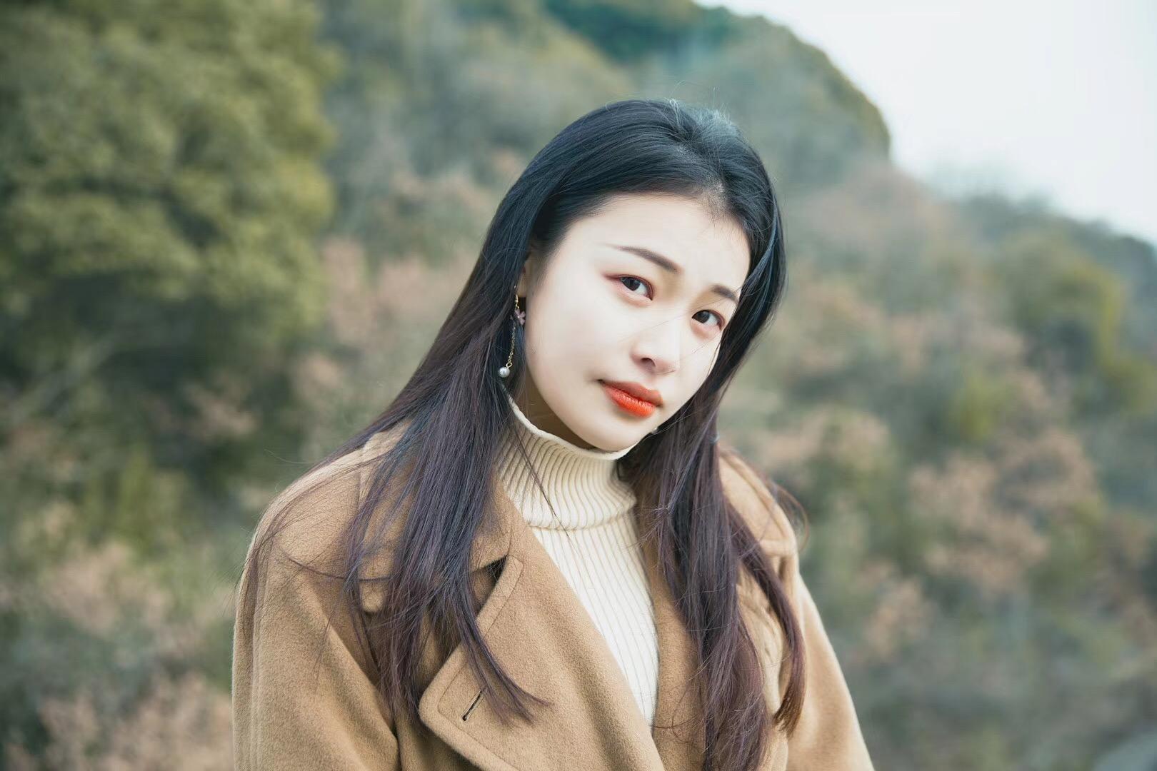 脸大的女生怎么拍照好看?