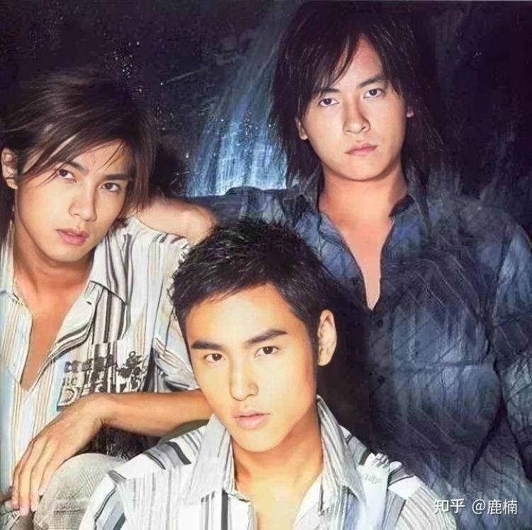 明星贺军翔,被陪酒小姐告性骚扰,警方上门搜家将手机查扣