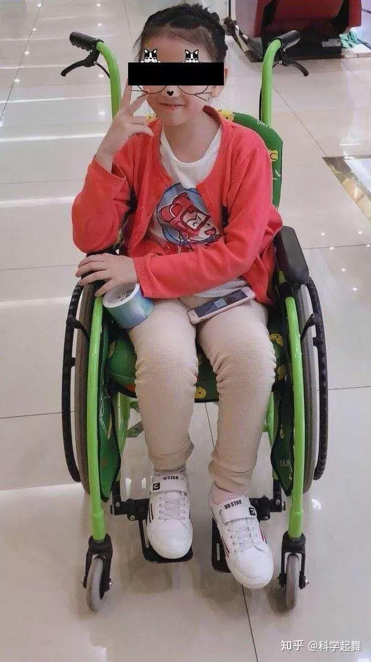 与摔倒后的淤青都算舞蹈损伤,其实受伤和日常生活中崴脚一样的常见,并