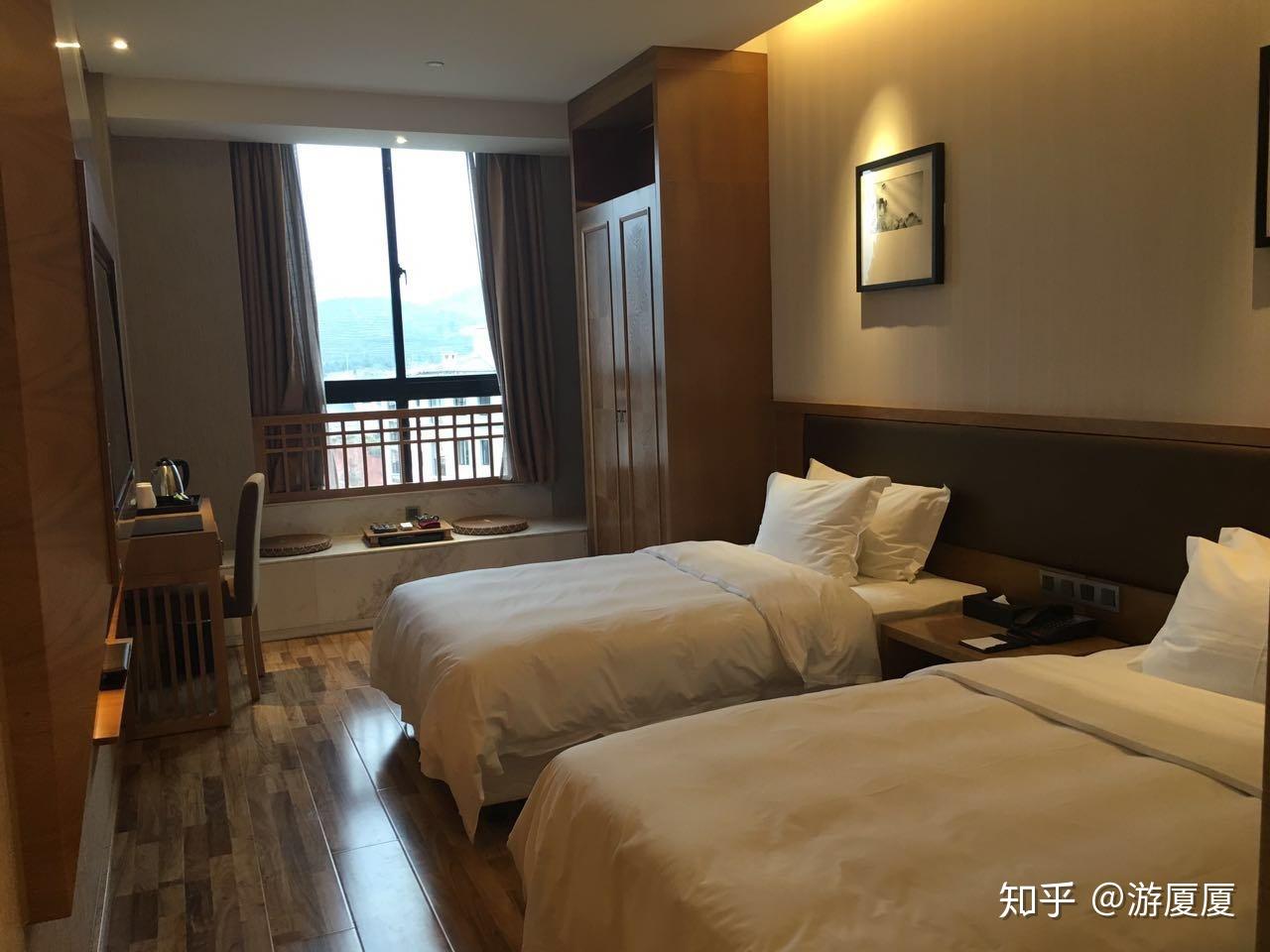 武夷山主景区包括:天游峰,一线天,虎啸岩,武夷宫,大红袍,水帘洞几大