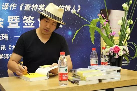 当张佳玮遇见劳伦斯,花费了1年的时间. - 知乎