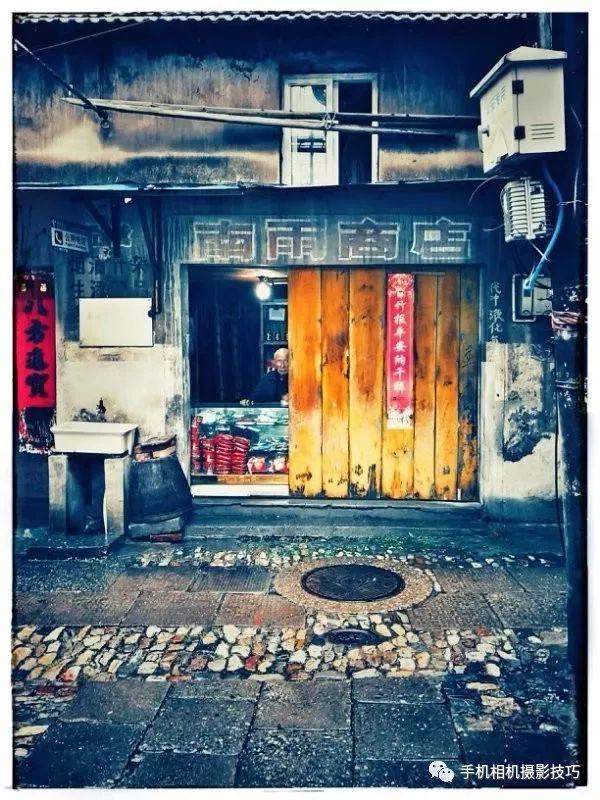 田野:《南雨商店》,mate 10拍摄.