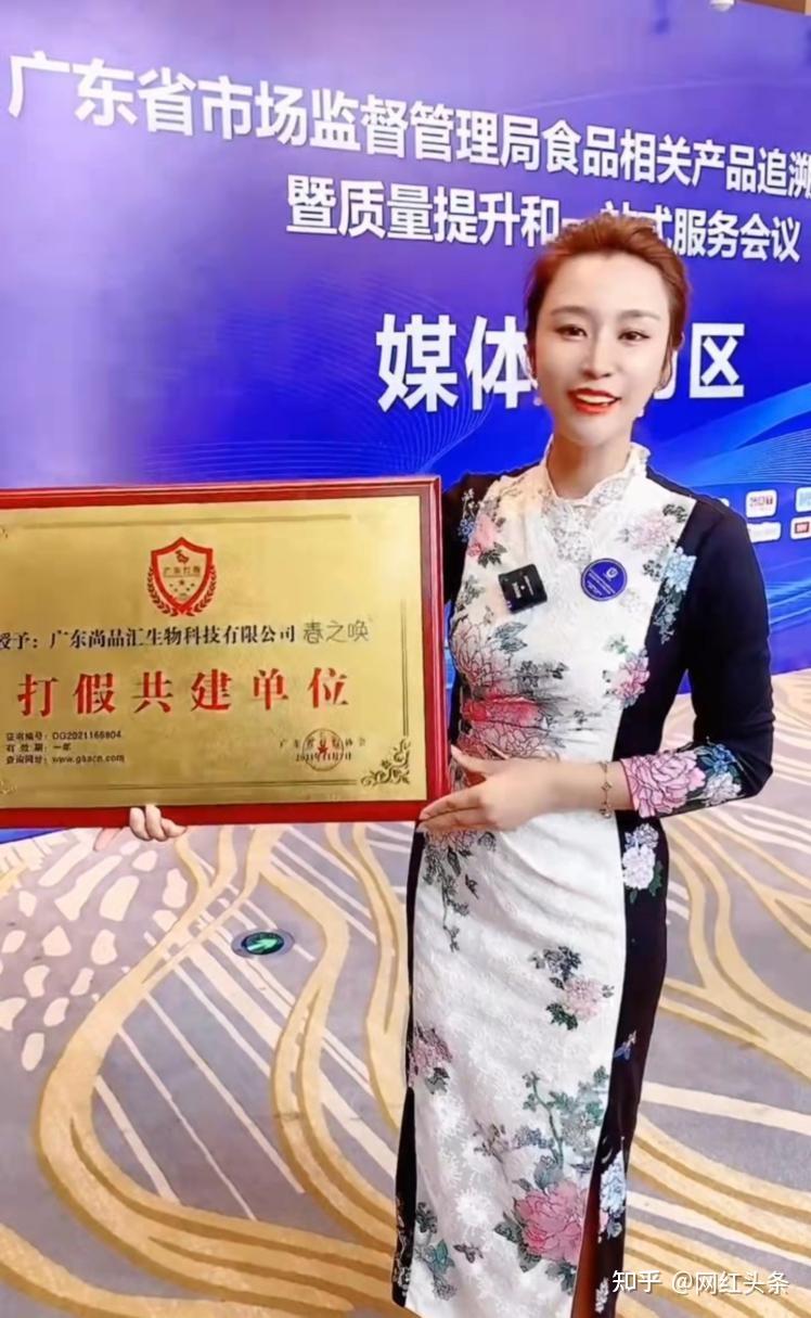 (图源快手)对专业,负责任人设的潜心经营,让77英姐与"英佳人"间建立了