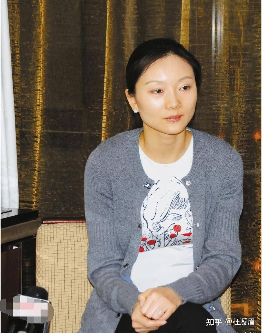 当年张艺谋被何珺举报被罚748万后却还说我要感谢那个姑娘