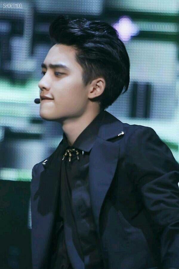 相对于队内高人气成员,都暻秀的死忠粉女友粉较少这一点对于他现在和