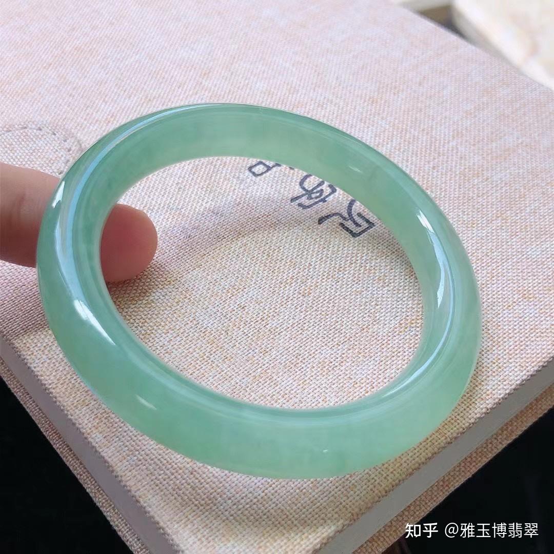 老坑冰润冰晴底圆条翡翠手镯