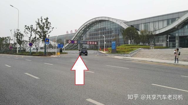 长沙南高铁站的先导出行网点就在东广场1号入口进入停车场负二楼c区
