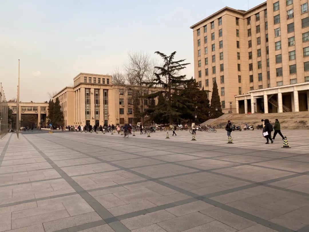 清华大学六教考场清华大学美术学院考场念念不忘,必有回响,请相信,每