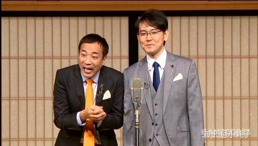 为什么日本漫才组合一般都是装傻站左边,吐槽站右边呢? - 知乎