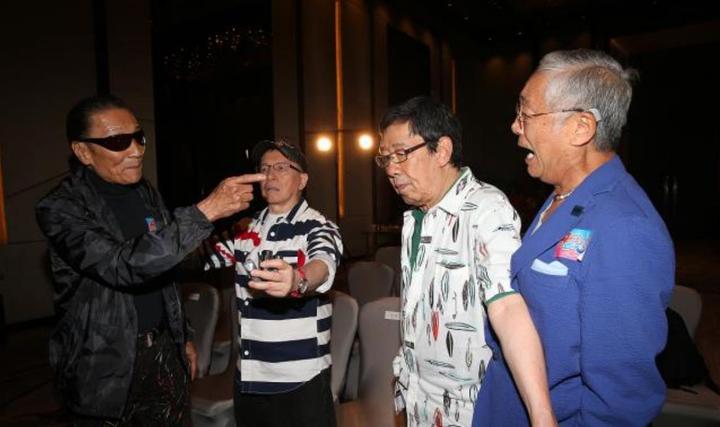 当年谢贤突然打曾江一巴掌,曾江一时语塞,目光惊讶地看着谢贤