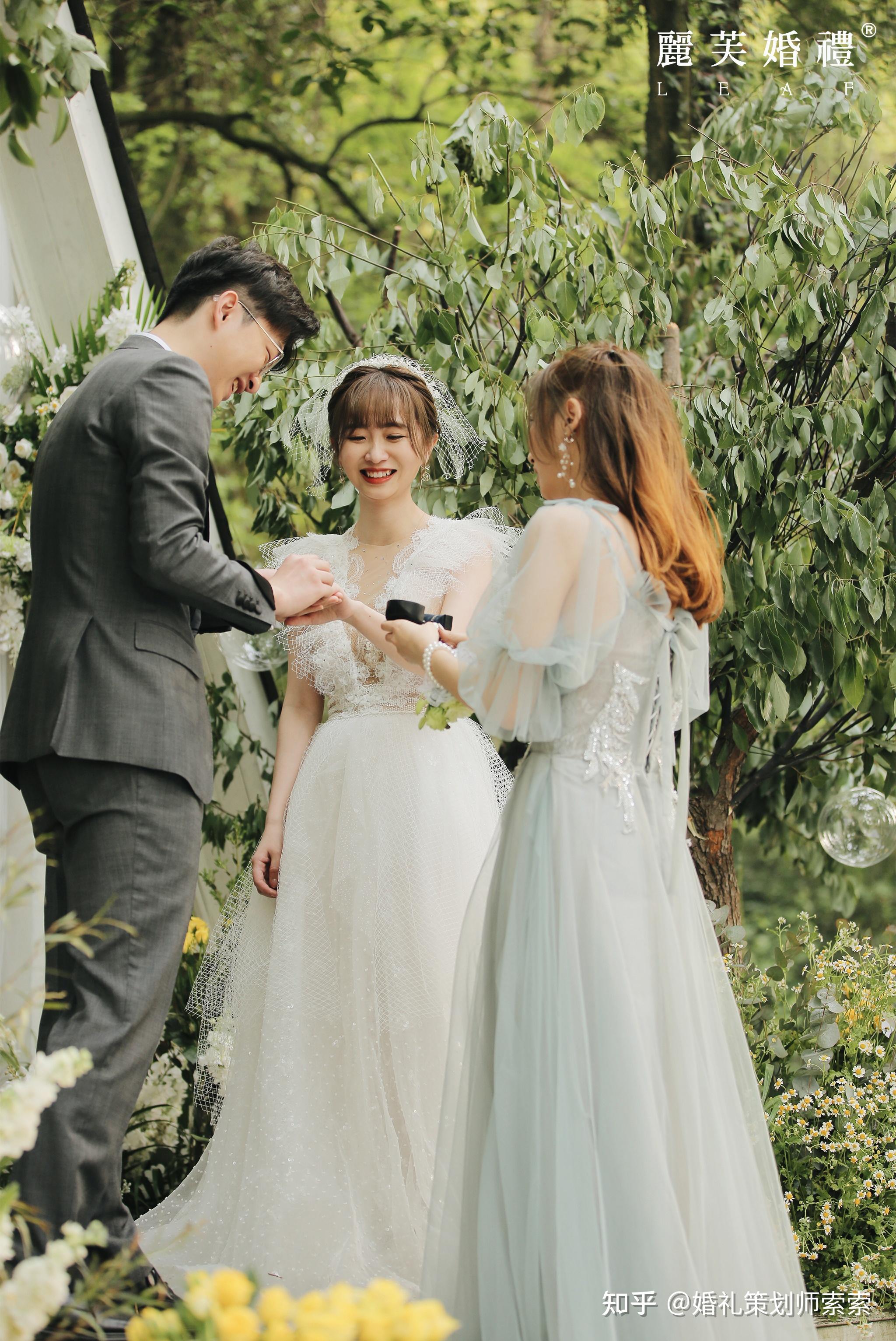 比如晨袍,游戏,外景等②剪辑节奏:看选择哪种风格的摄像师,按照自己