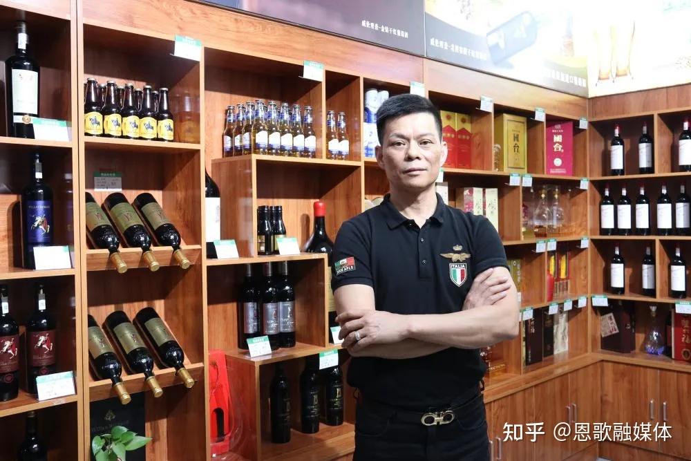 闽商故事汇南通华鸿建材王金思金戈铁马立潮头思如涌泉奋扬帆