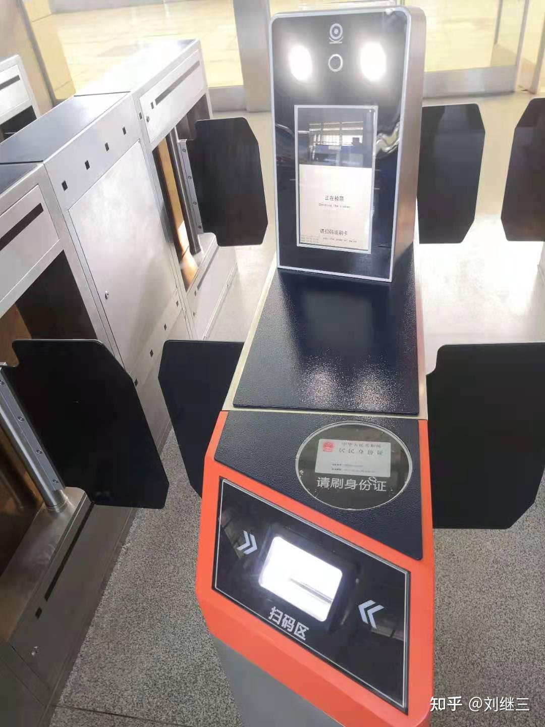 高铁检票闸机还可以使用在智轨地铁和其它公共场站场所使用刷脸扫码和