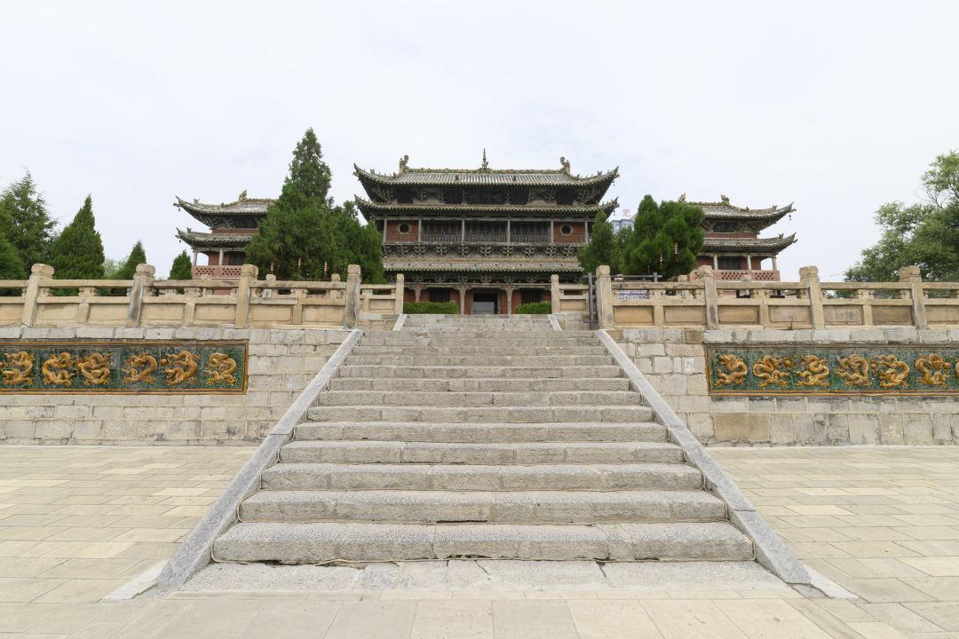 石勒征战一生,乃是由奴隶逆袭为皇帝的伟大人物,身后事自然